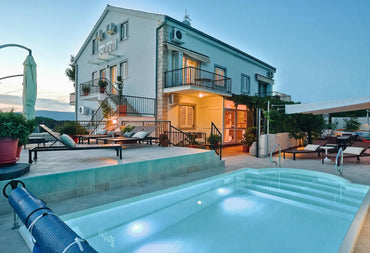 Glassfiberbasseng Aves 705 7,05m x 3,20m x 1,55m