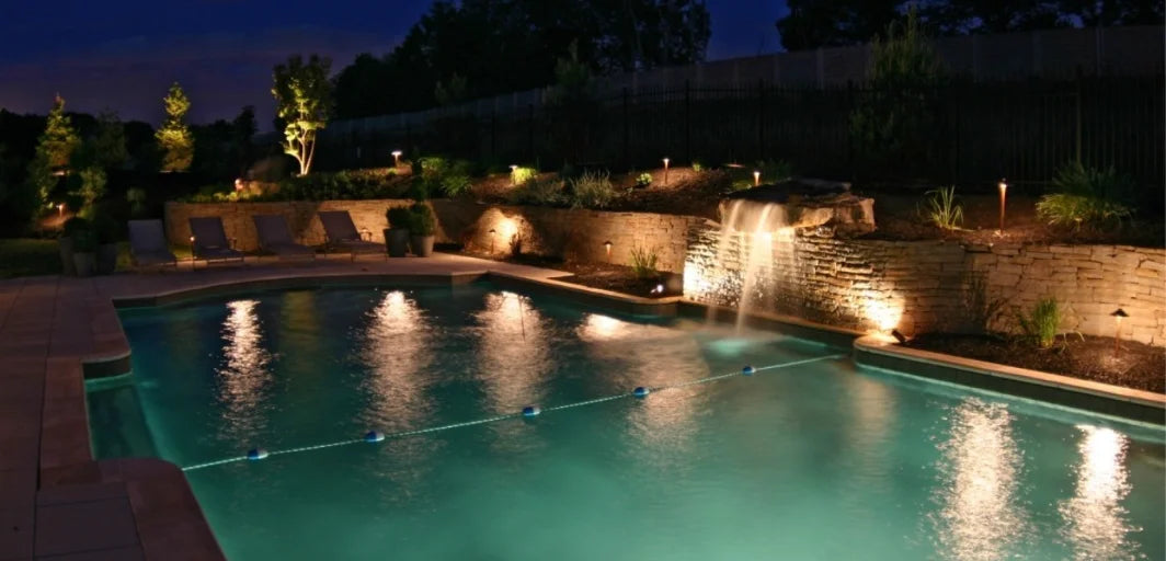 Hvad er vigtigheden af poolbelysning for poolen?